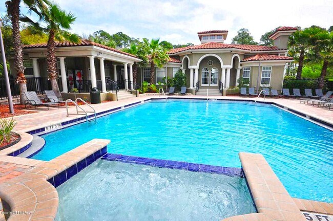 Building Photo - Villa San Marco newly renovated one-bedroom!