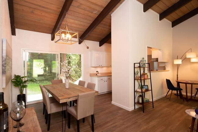 Building Photo - Modern Bayside Retreat – Renovated 3 Bed +...