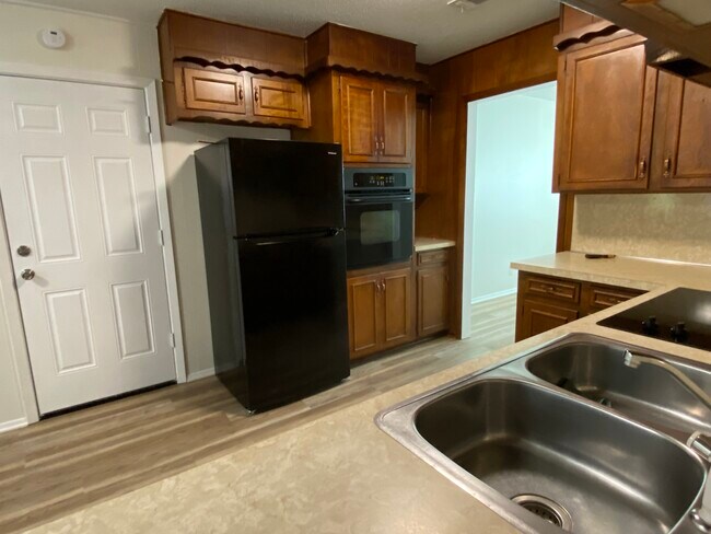 Building Photo - 1217 Scott Dr