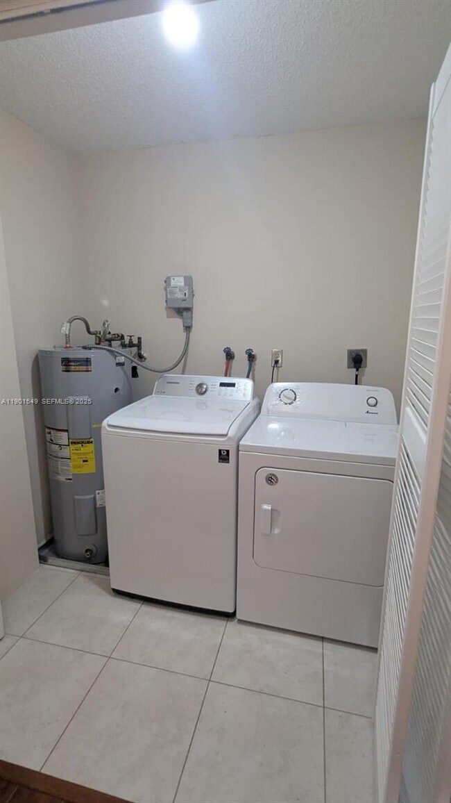 Building Photo - 10140 Torchwood Ave