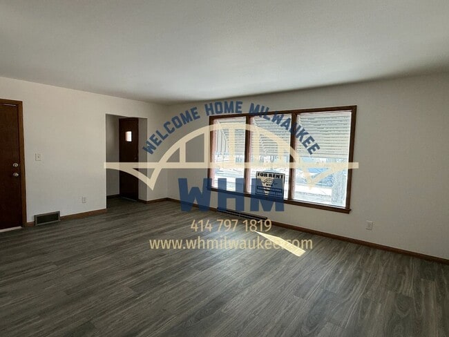 Building Photo - 8526 W Appleton Ave