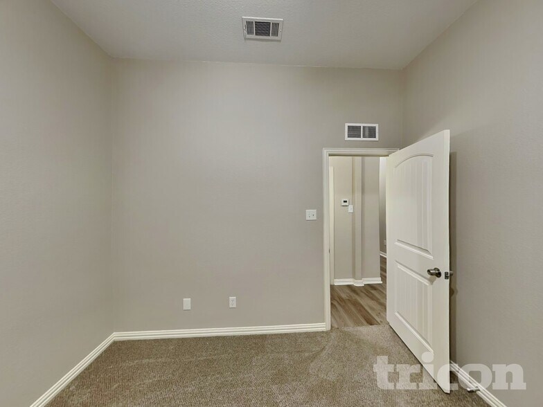 Building Photo - 205 Old Spanish Trail