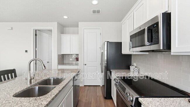 Building Photo - 2133 Hofstaat