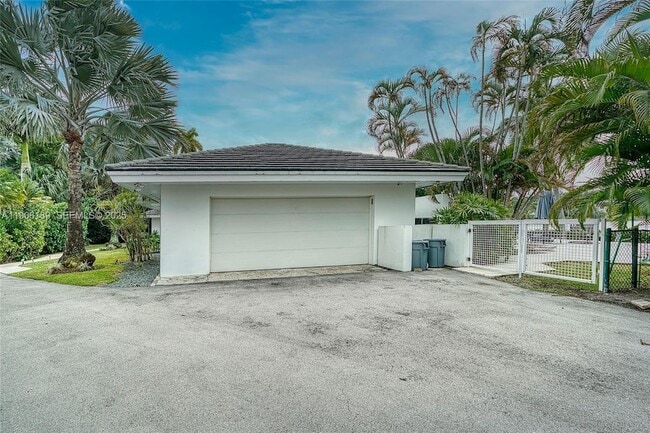 Building Photo - 415 Rovino Ave