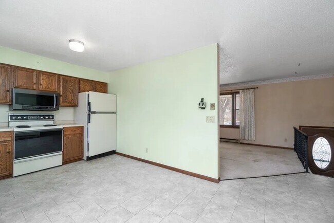Building Photo - 3419 Gerrard Ave