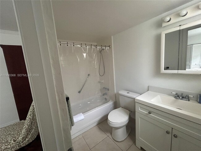 Building Photo - 609 NE 6th Ct