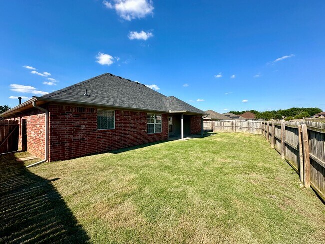 Building Photo - Beautiful 4 Bed / 2 Bath Home in Fort Smith