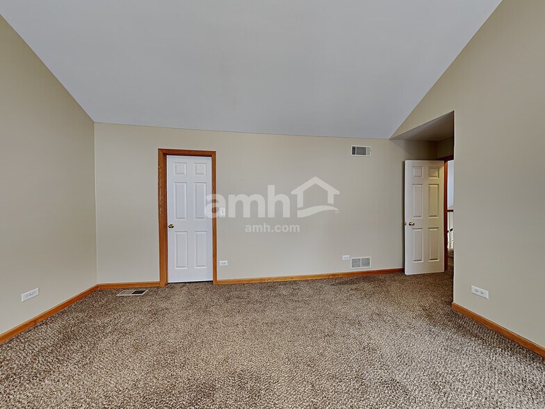 Building Photo - 25021 Vermette Rd