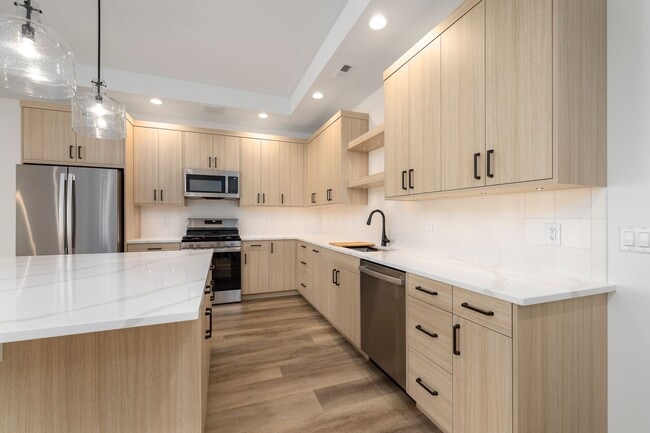 Building Photo - 4607 Pine Crest Dr