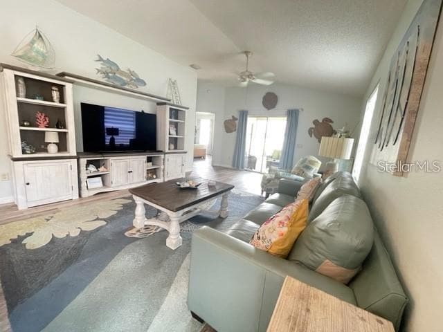 Building Photo - 2427 Chestnut Terrace