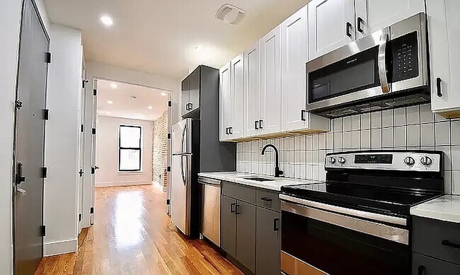 Building Photo - 588 Quincy St