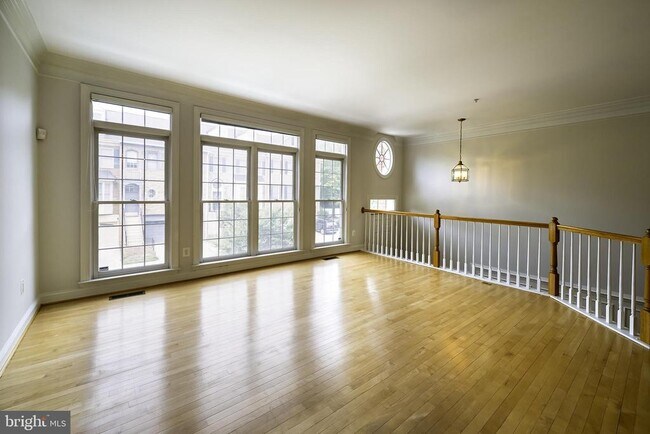 Building Photo - 1156 Regal Oak Dr