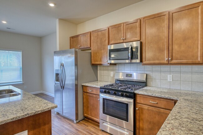 Building Photo - 13918 Brooks Dr