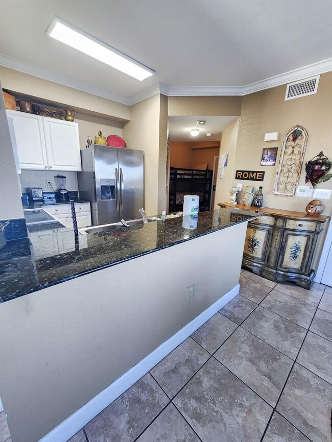 Building Photo - 16819 Front Beach Rd