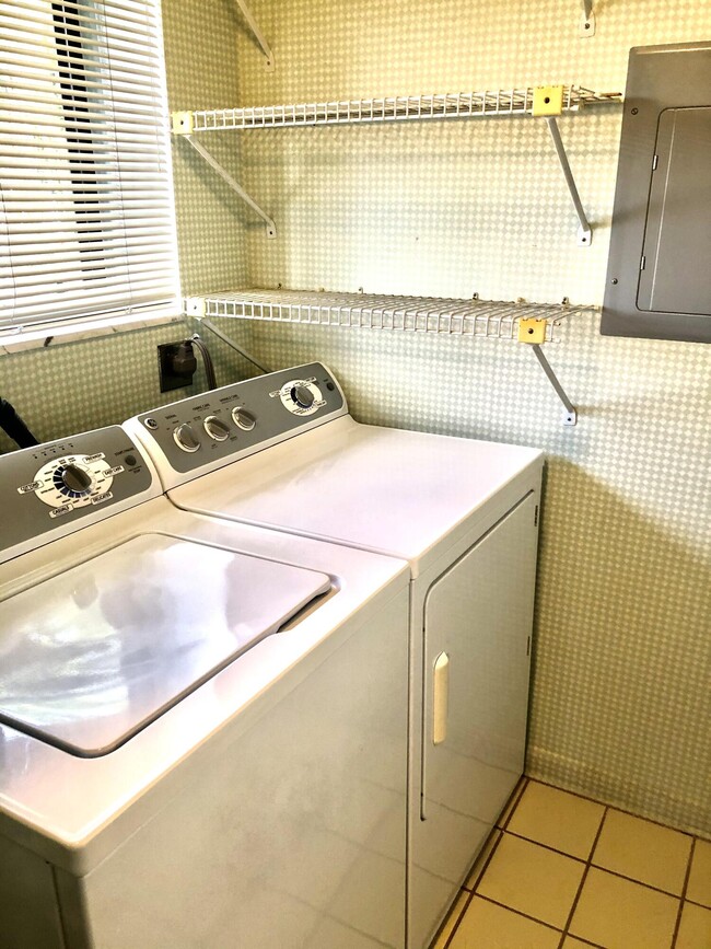Building Photo - 5310 Fountains Dr S