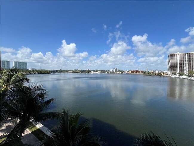 Building Photo - 17150 N Bay Rd