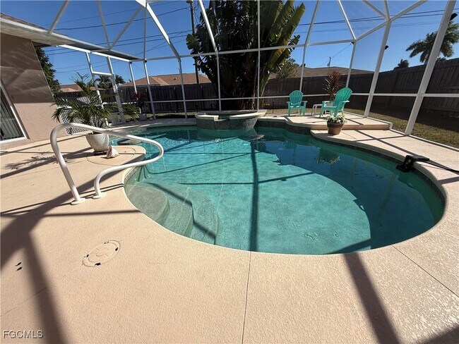 Building Photo - 3619 SW 6th Ave