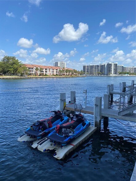 Building Photo - 4010 S Ocean Dr