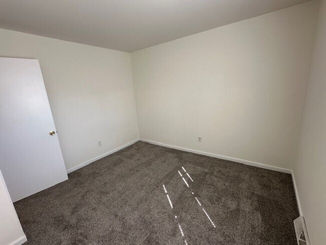 Building Photo - 5401 Bellmeadows Rd