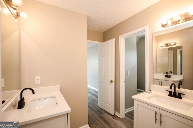 Building Photo - 4130 Wildridge Dr