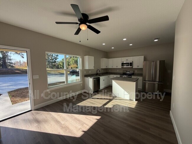 Building Photo - 1418 SE Magnolia Loop