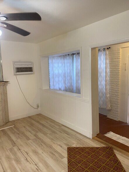 Building Photo - 1588 NE 110th St