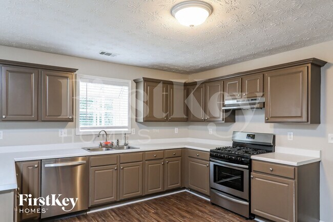 Building Photo - 1213 Lakeview Cove Dr