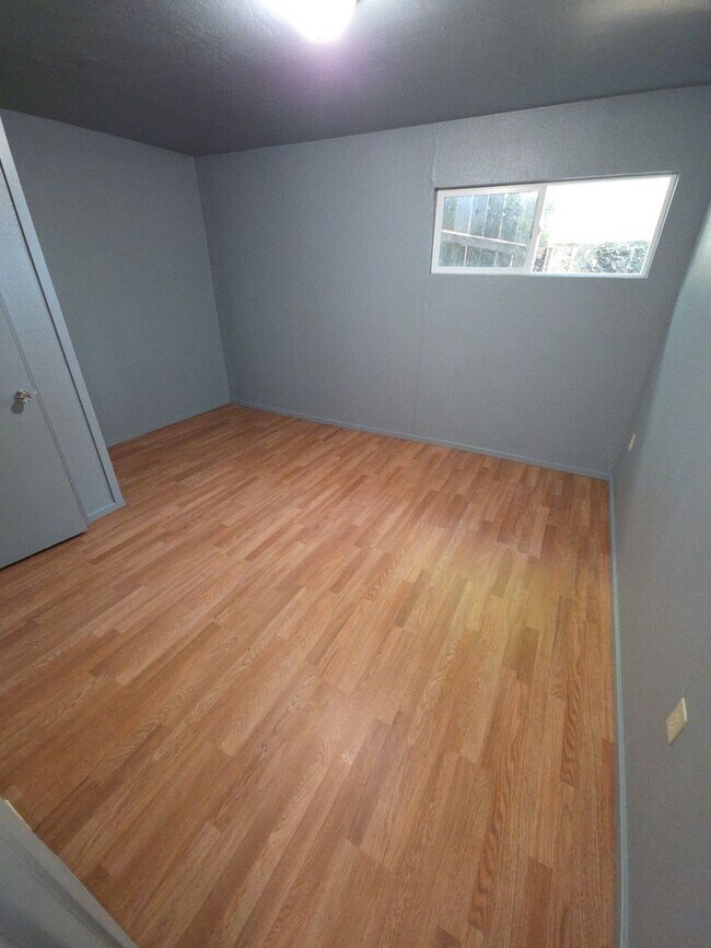 Building Photo - 9198 Glenhaven Dr