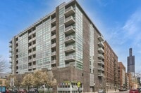 Building Photo - 225 S Sangamon St