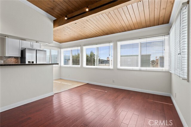 Building Photo - 648 Loma Dr