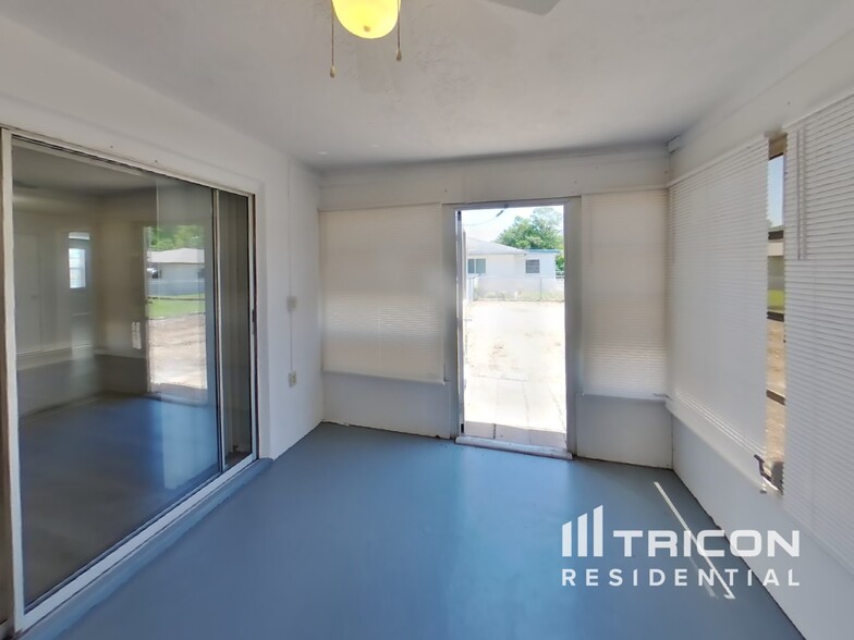 Building Photo - 6214 Hopewell Dr