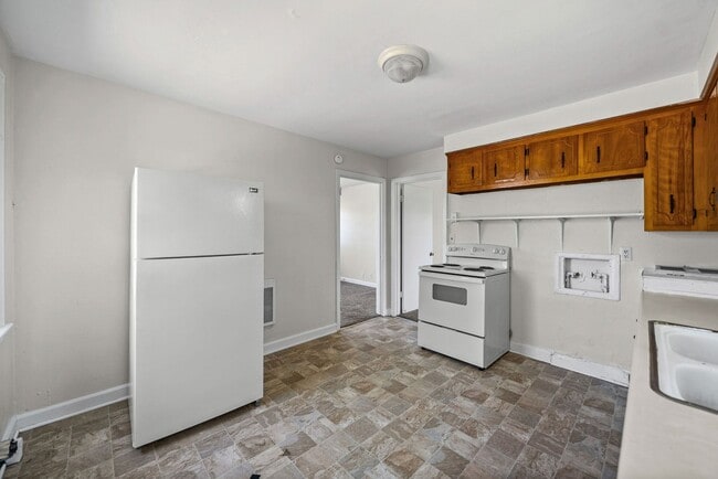 Building Photo - 3 Bedroom Home For Rent Near Lowes On Madison Street!