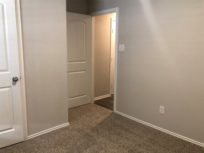 Building Photo - 9224 Inland Leather Ln