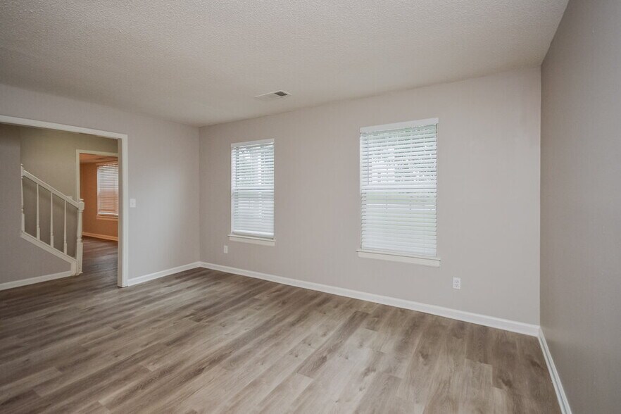 Building Photo - 5490 Northcut Dr
