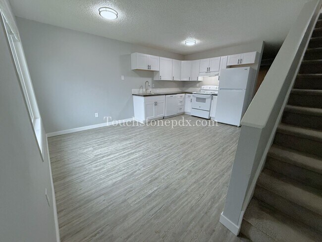 Building Photo - Modern 2-bedroom Apartment in Skylark Apartments