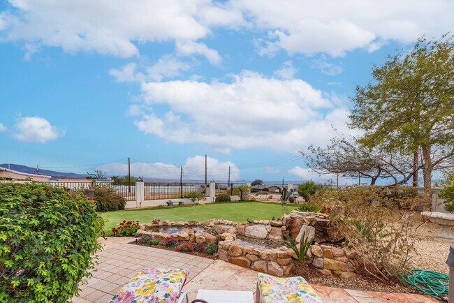 Building Photo - Long Term 4 Bedroom Rental with a Beautifu...