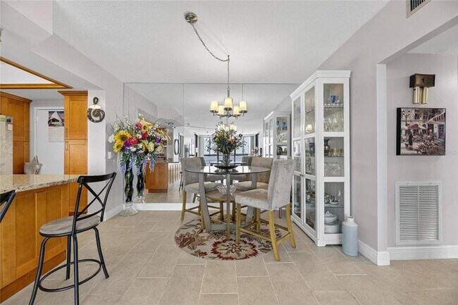 Building Photo - 7100 Sunshine Skyway Ln S