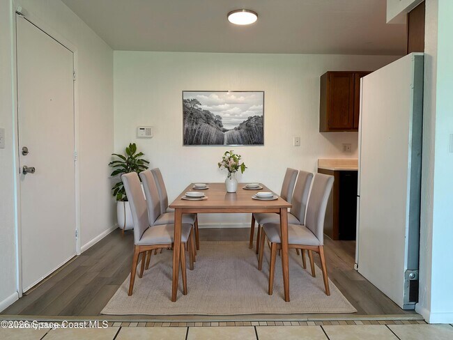 Building Photo - 2130 Forest Knoll Dr NE