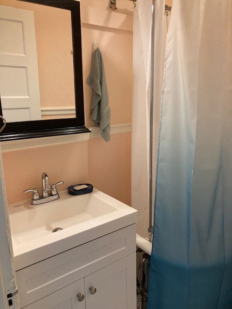 Building Photo - 2109 NW Irving St