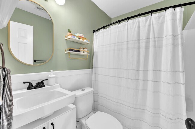 Building Photo - 503 Village Loop Dr