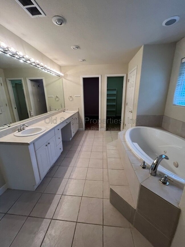Building Photo - 754 Crooked Oak Dr