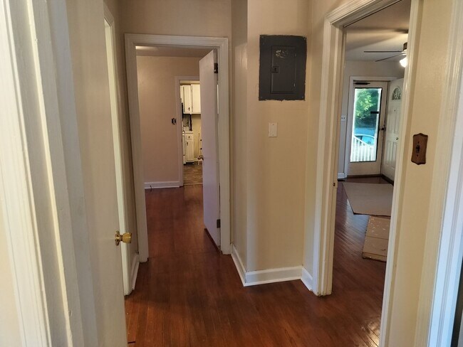 Building Photo - Fayetteville Ranch