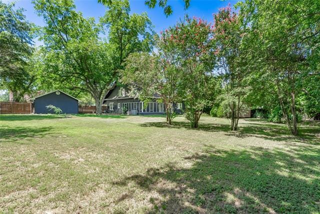 Building Photo - 201 E Pecan St