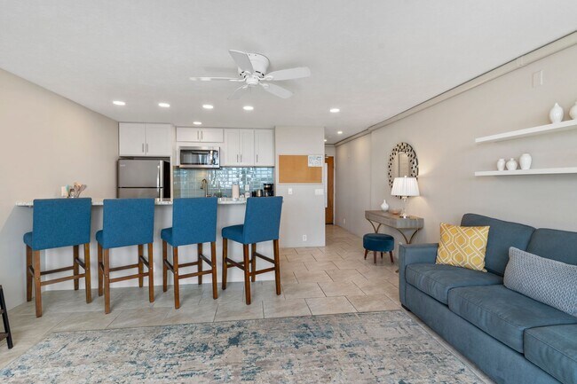 Building Photo - Full Ocean View, Fully Furnished Condo |Across from Surf Beach|Pool |Renovated |Heart of Kihei