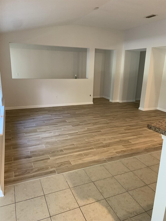 Building Photo - 100 Camden Cay Dr