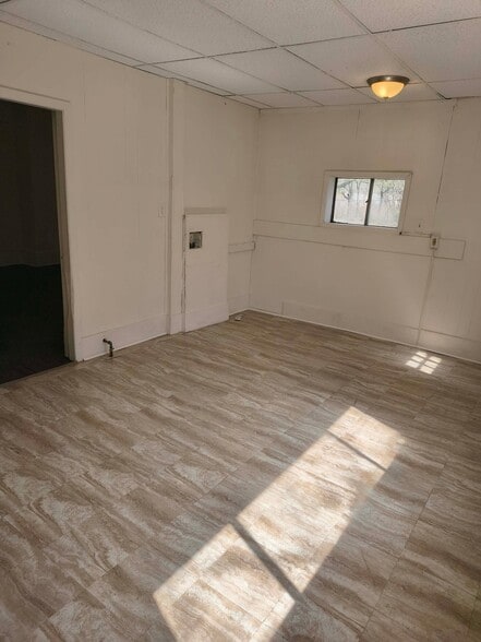 Building Photo - 225 E 5th Ave