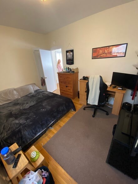 Building Photo - 2106 W Thomas St