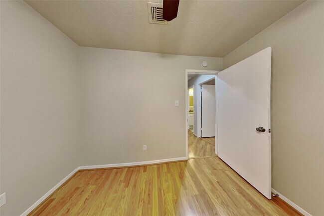 Building Photo - 20 Early Dawn Ct