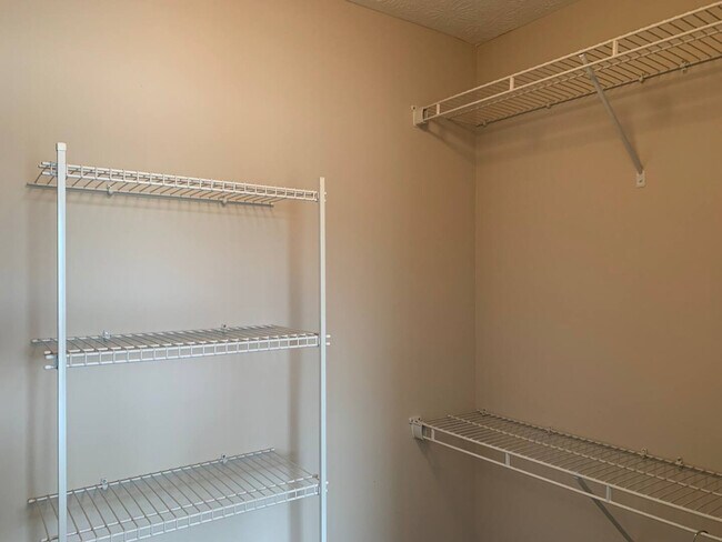 Building Photo - 740 Zumstein Ln