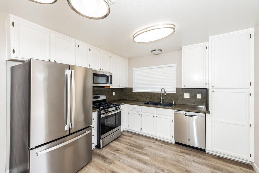 Building Photo - 601 Freeburg Pl